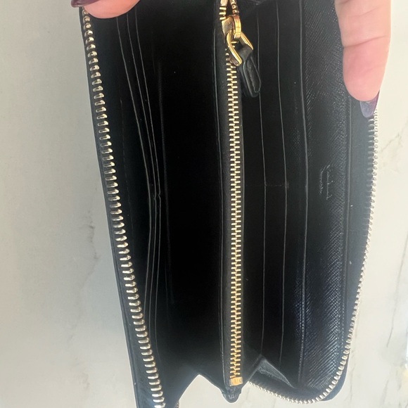 Prada Large Saffiano Leather Black Zip Wallet Great Condition - Picture 2 of 11